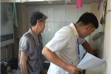 高温保供水 青年在行动